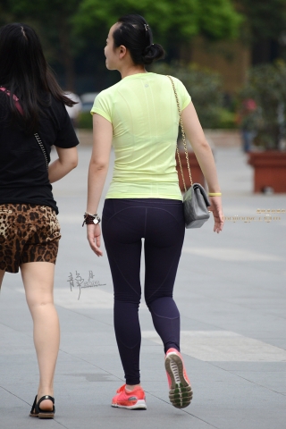 静月街拍】圆臀妹子—-（9P）