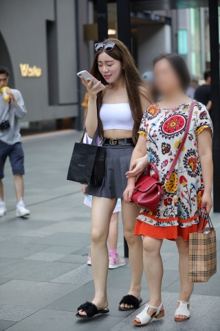【凯恩赛帖】陪妈妈逛街的漂亮女孩