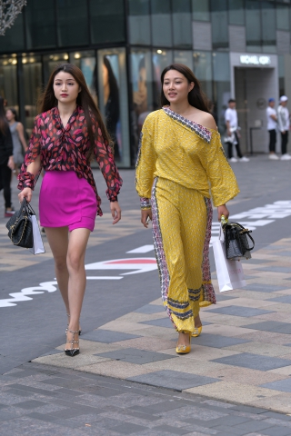 【红石赛帖】两个漂亮时尚少妇