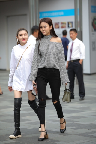 俏丽动人的美女