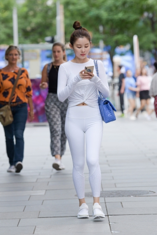 【赛德克赛帖】精致的白色瑜珈裤美女