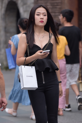 紧牛美女
