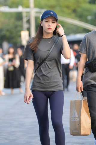 紧身裤小妹