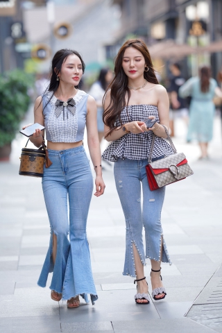 紧牛美眉