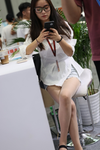 前台妹子的超薄肉丝