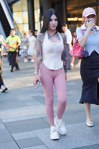 瑜伽裤小妹