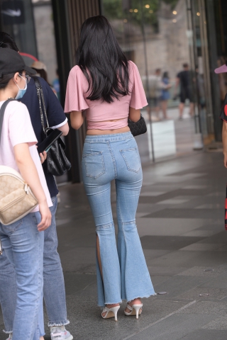 紧牛美女